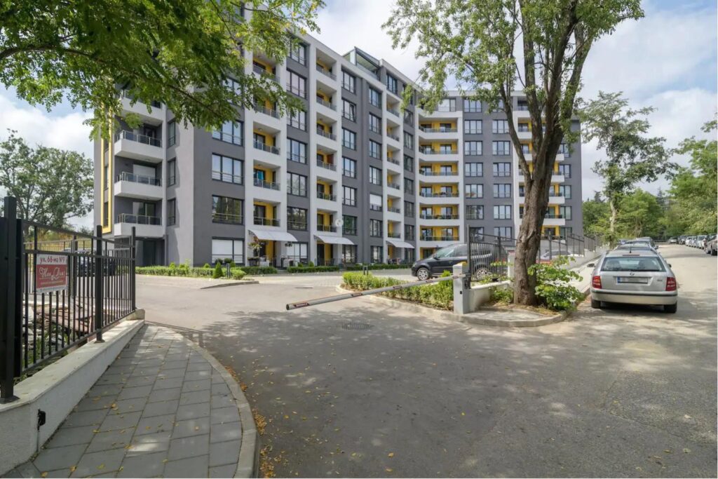 Stylish and new 1-bedroom apartment walking distance to beach, groceries and 5-Star spa resort