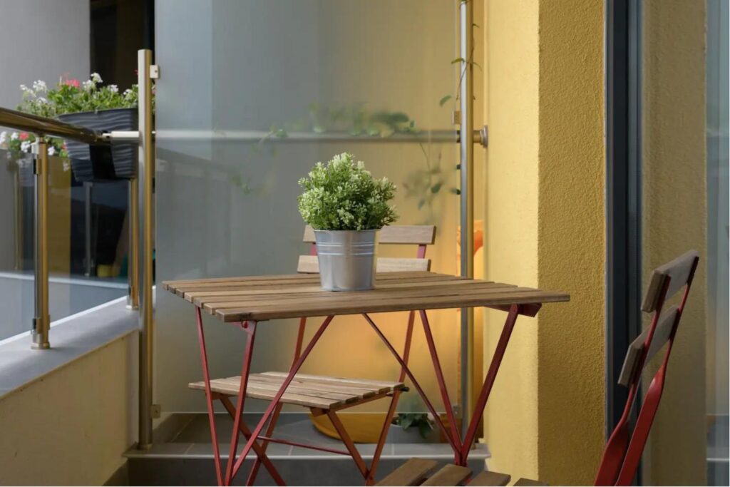 Stylish and new 1-bedroom apartment walking distance to beach, groceries and 5-Star spa resort