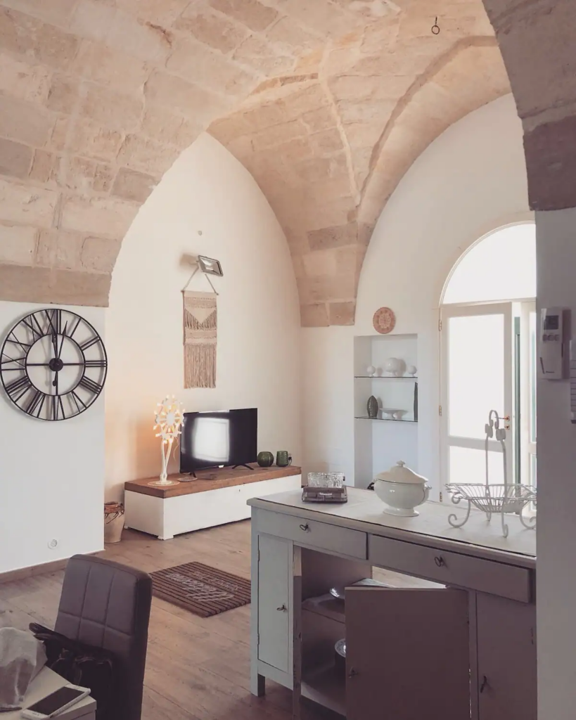 1 bedroom elegant apartment in Puglia with classic architectural features and outdoor living